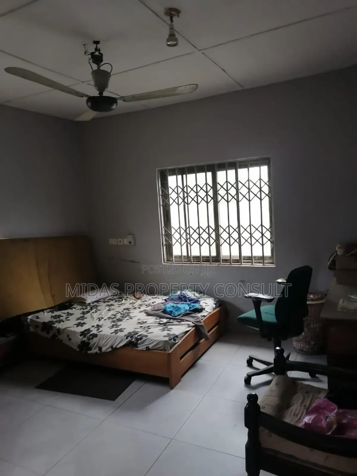 5bdrm House in Kutunse, Amasaman for sale