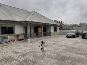 5bdrm House in Kutunse, Amasaman for sale