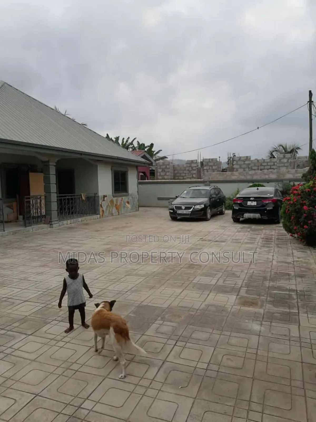 5bdrm House in Kutunse, Amasaman for sale