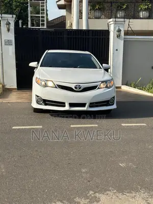 Toyota Camry SE 4dr Sedan w/Prod. End 11/13 (2.5L 4cyl 6A) 2014 White