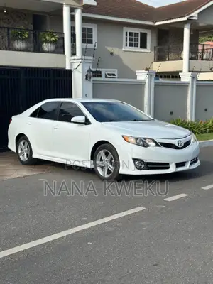 Toyota Camry SE 4dr Sedan w/Prod. End 11/13 (2.5L 4cyl 6A) 2014 White