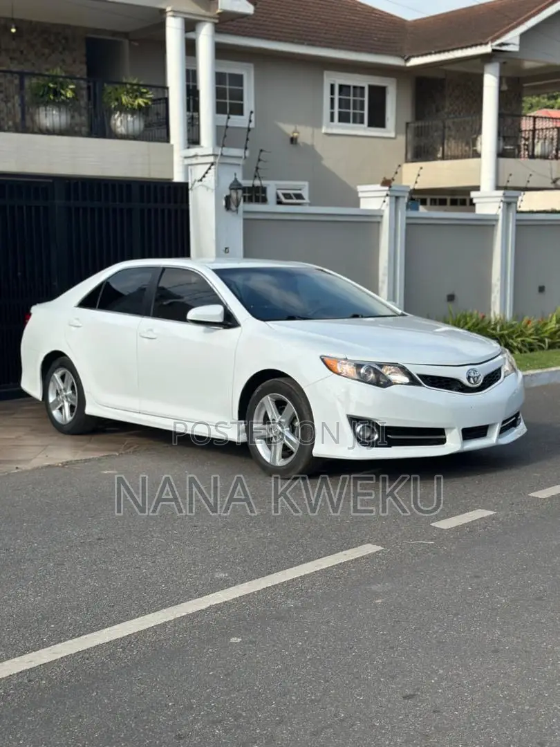 Toyota Camry SE 4dr Sedan w/Prod. End 11/13 (2.5L 4cyl 6A) 2014 White