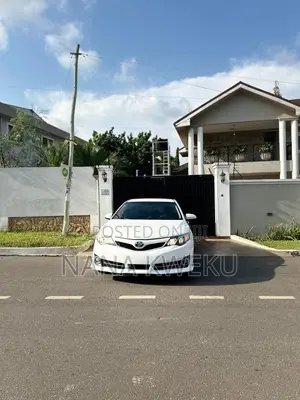 Toyota Camry SE 4dr Sedan w/Prod. End 11/13 (2.5L 4cyl 6A) 2014 White