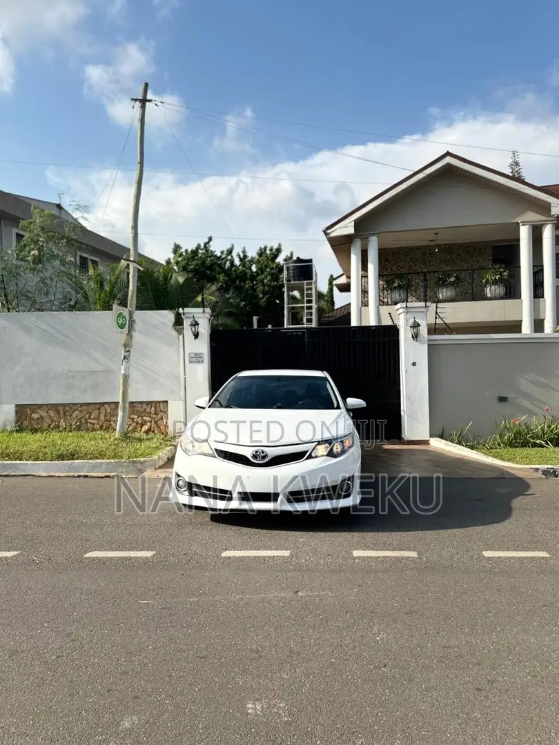 Toyota Camry SE 4dr Sedan w/Prod. End 11/13 (2.5L 4cyl 6A) 2014 White