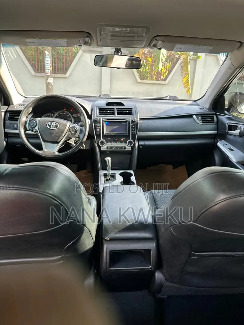 Toyota Camry SE 4dr Sedan w/Prod. End 11/13 (2.5L 4cyl 6A) 2014 White