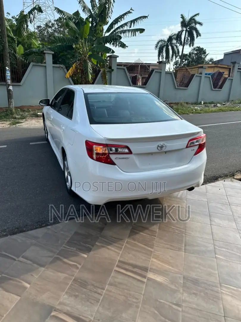 Toyota Camry SE 4dr Sedan w/Prod. End 11/13 (2.5L 4cyl 6A) 2014 White