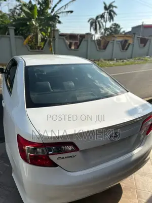 Toyota Camry SE 4dr Sedan w/Prod. End 11/13 (2.5L 4cyl 6A) 2014 White