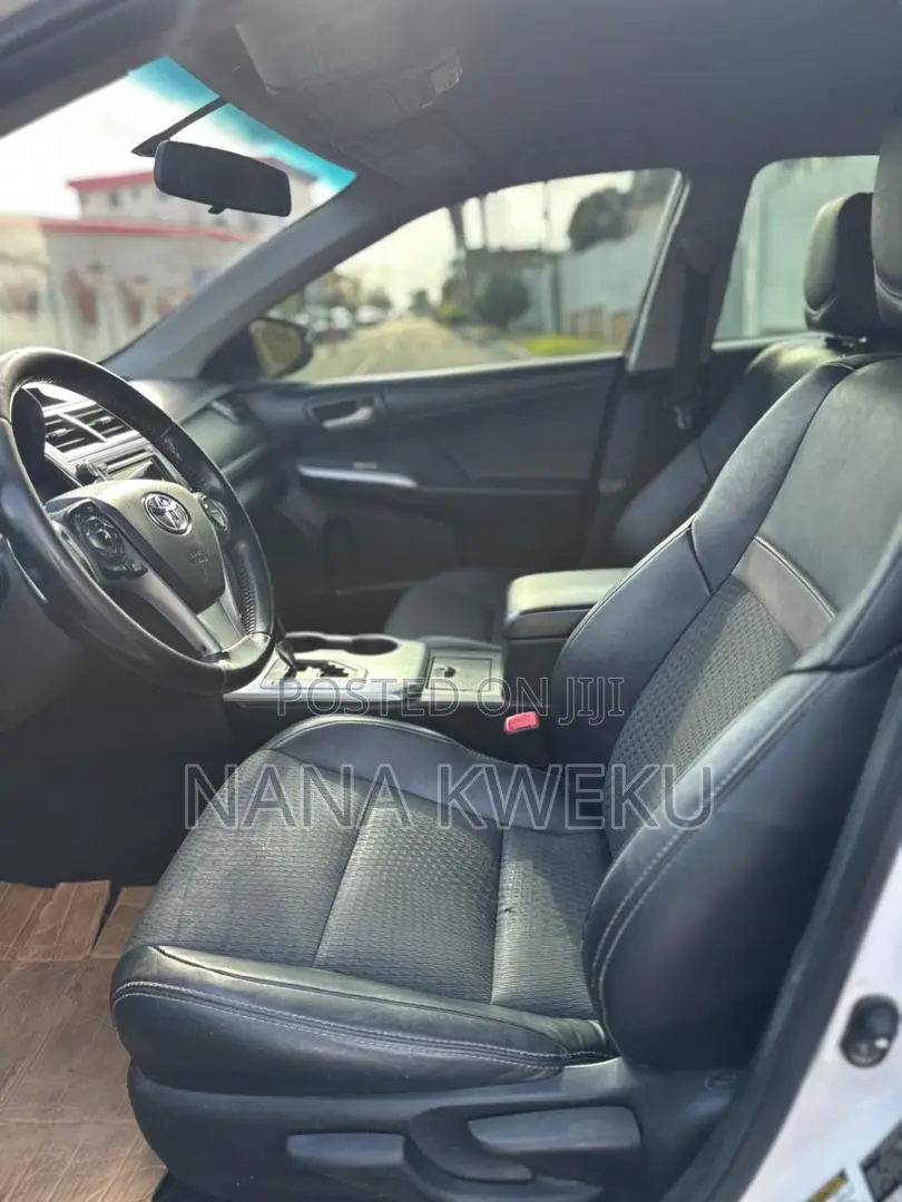 Toyota Camry SE 4dr Sedan w/Prod. End 11/13 (2.5L 4cyl 6A) 2014 White
