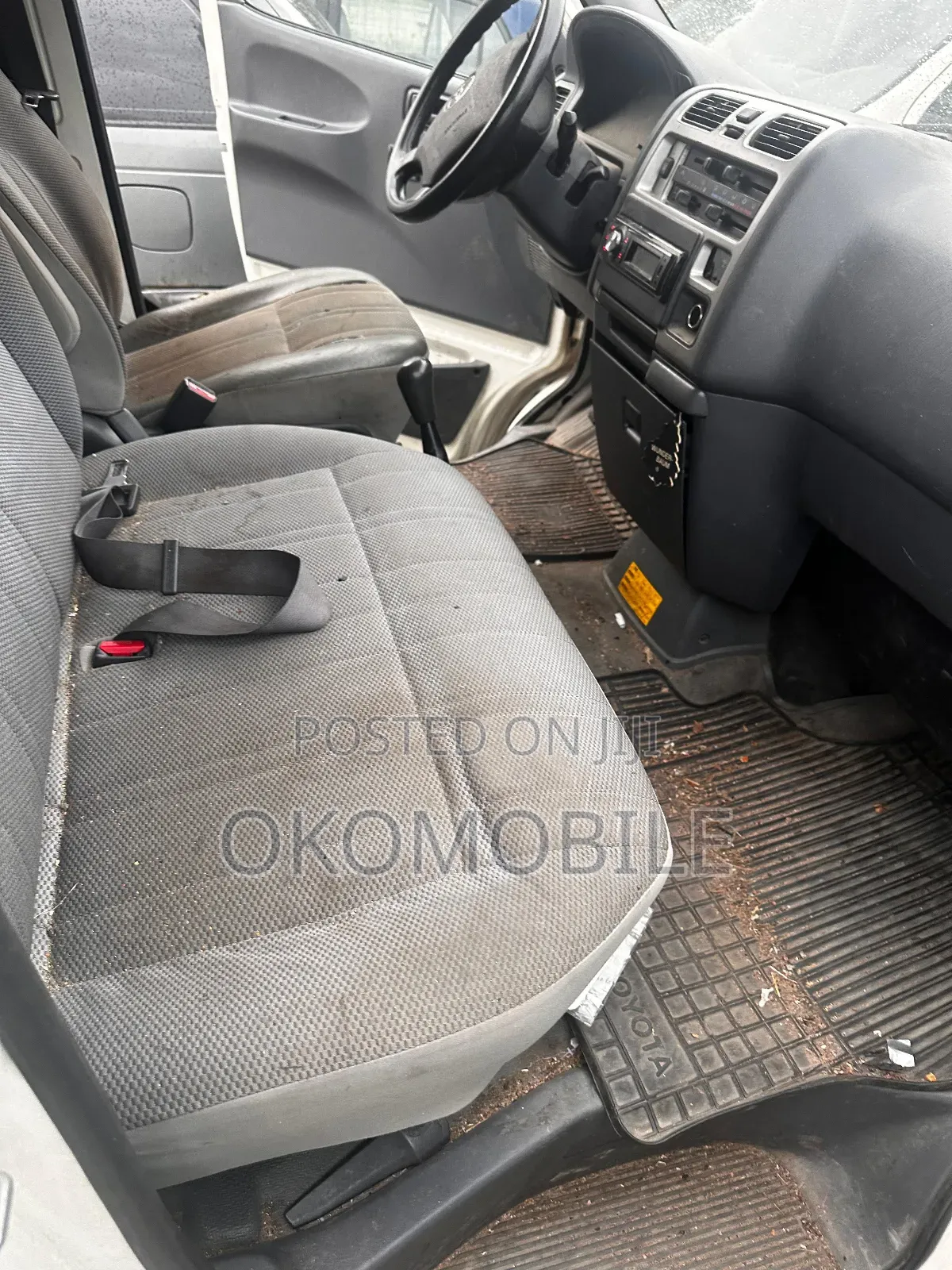 Toyota HiAce 2011 White