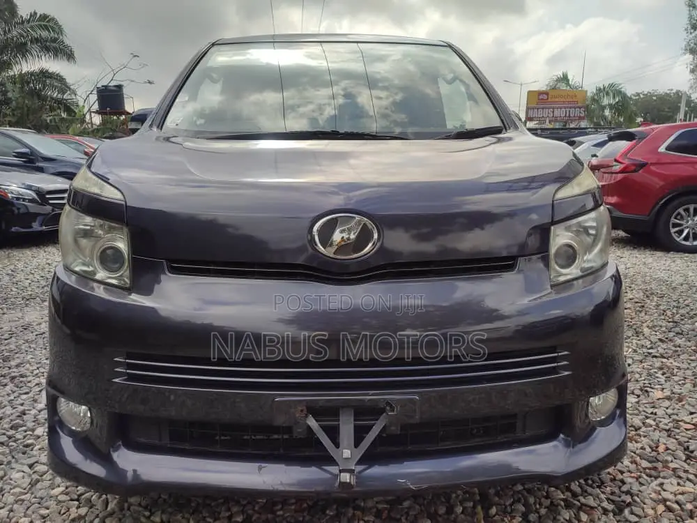 Toyota Voxy 2012 Grey