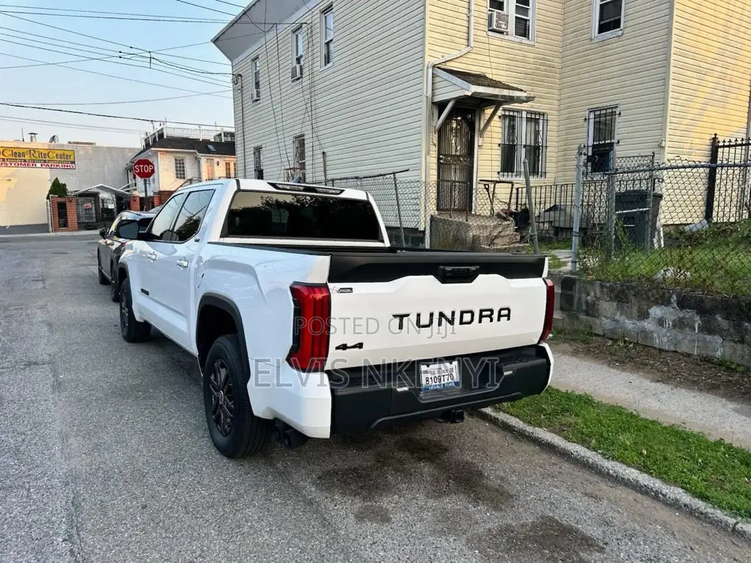 Toyota Tundra SR Double Cab 6.5' Bed 2023 White