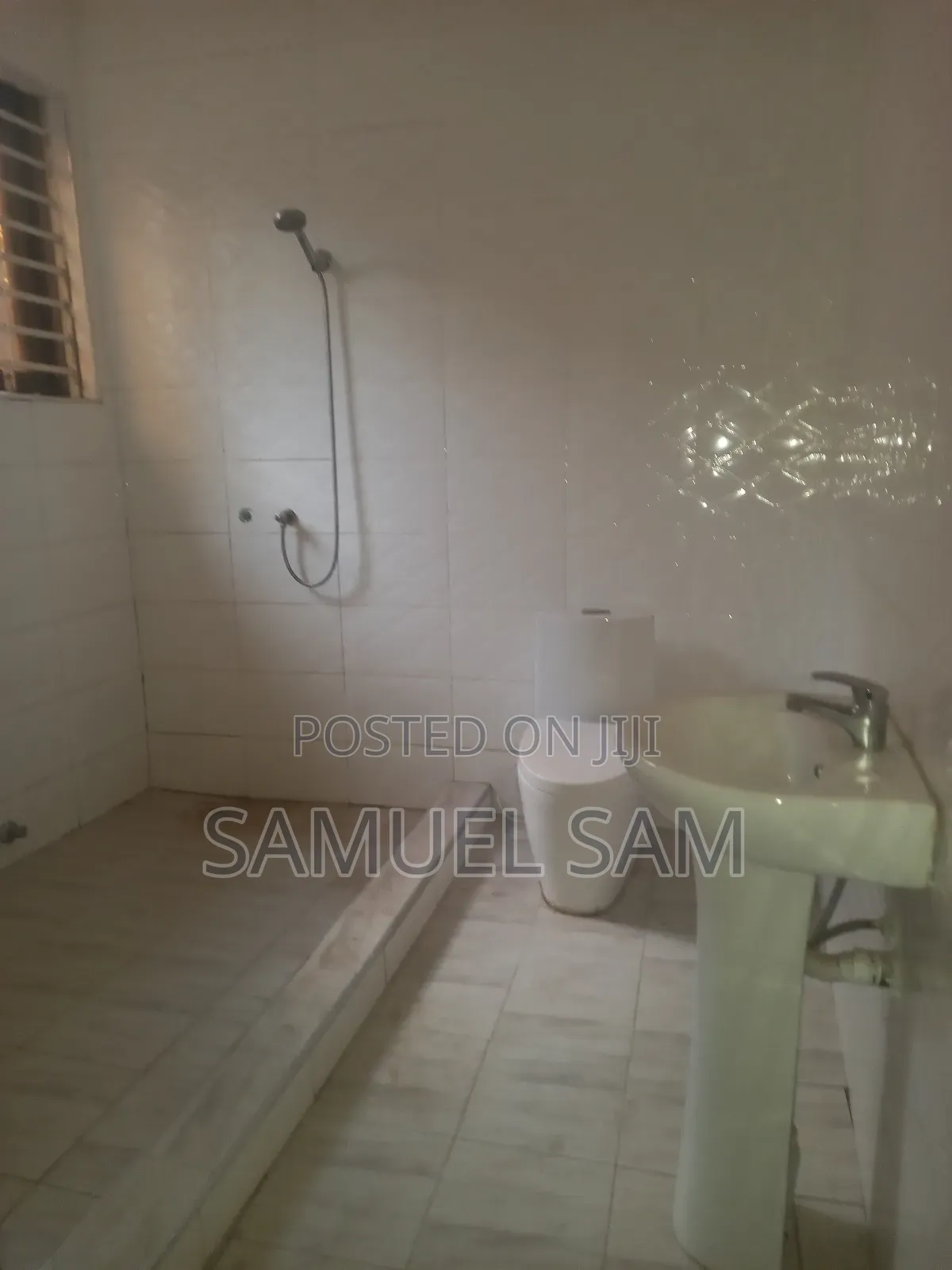 5bdrm House in Tema Golf City for sale