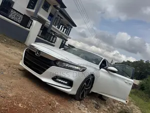 Honda Accord Sport (2.0L 4cyl Turbo 10A) 2019 White