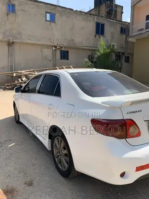 Toyota Corolla 2010 White