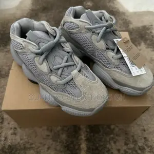 Adidas Boost 700