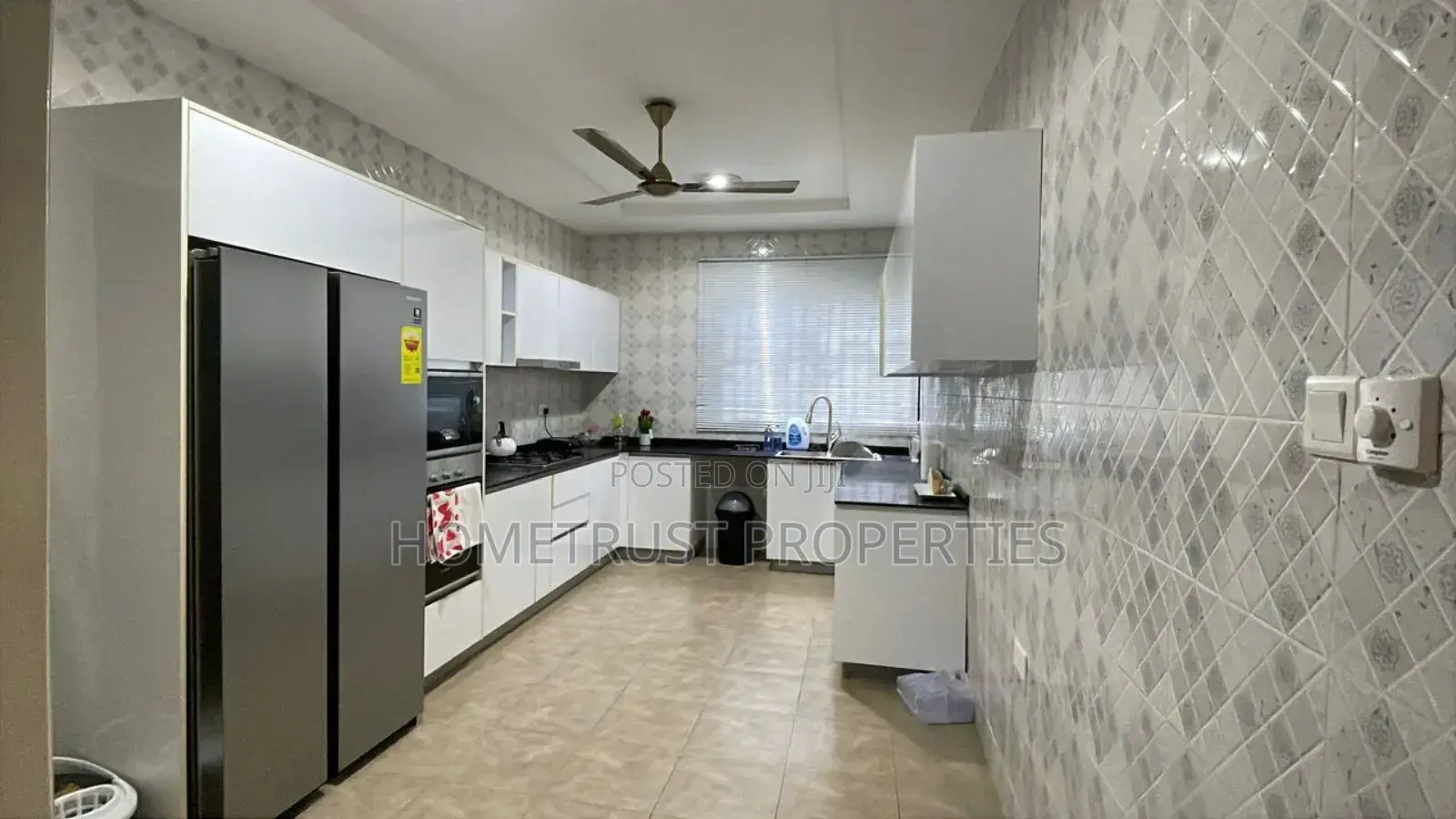 6bdrm House in Hometrust Properties, Ablekuma for sale
