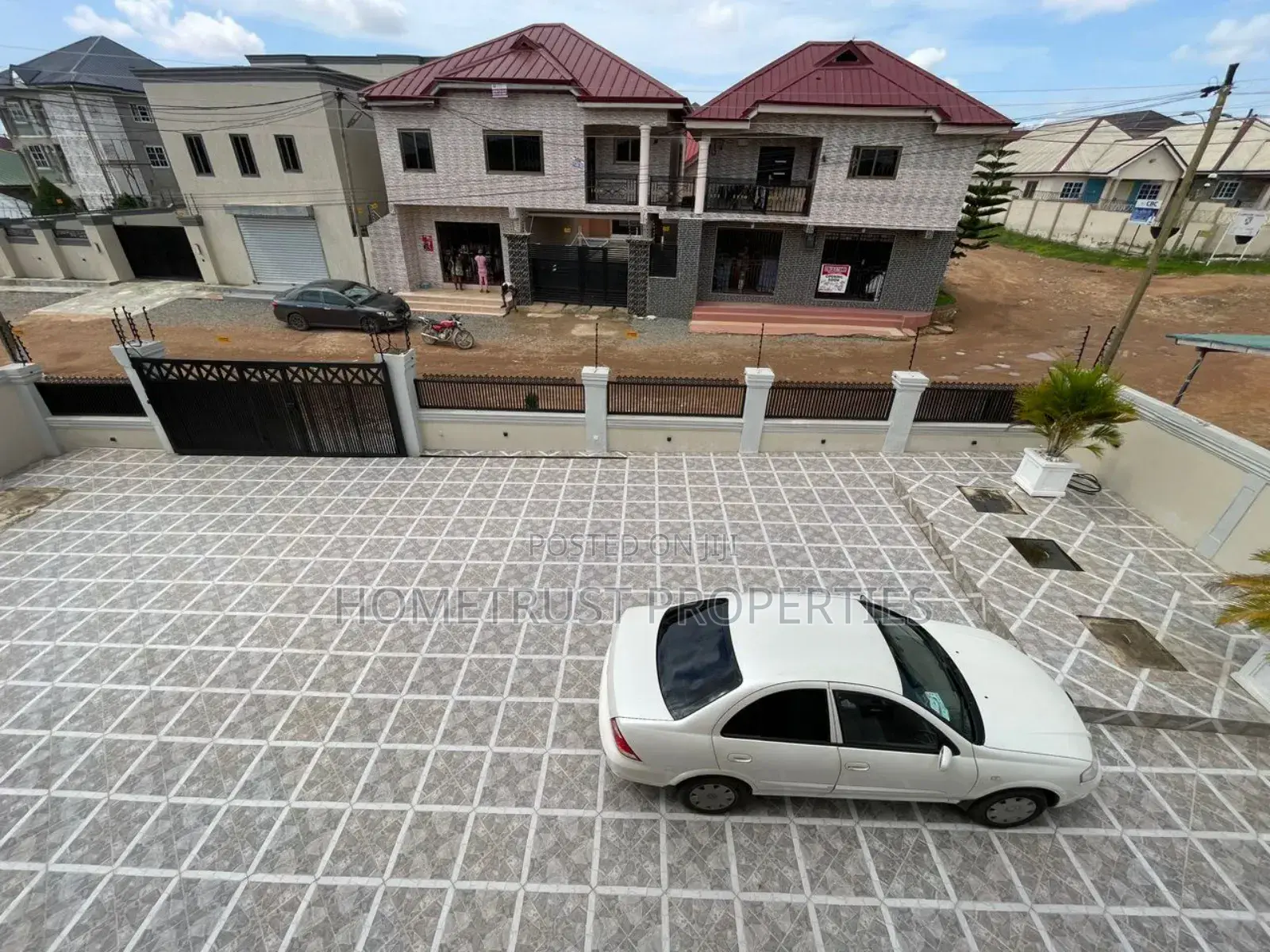 6bdrm House in Hometrust Properties, Ablekuma for sale