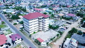 20bdrm House in Airport Hills, Accra Metropolitan for sale