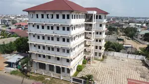 20bdrm House in Airport Hills, Accra Metropolitan for sale