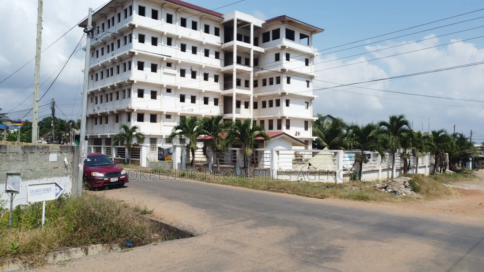 20bdrm House in Airport Hills, Accra Metropolitan for sale