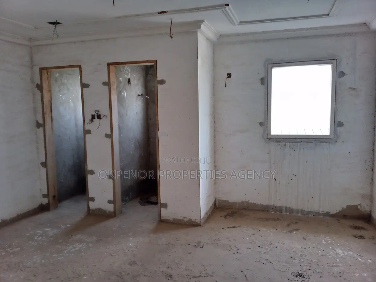 20bdrm House in Airport Hills, Accra Metropolitan for sale