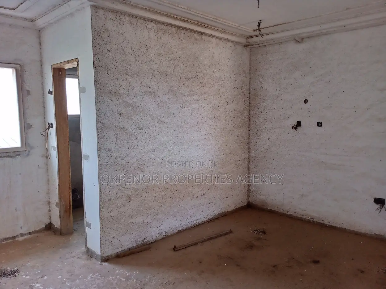 20bdrm House in Airport Hills, Accra Metropolitan for sale
