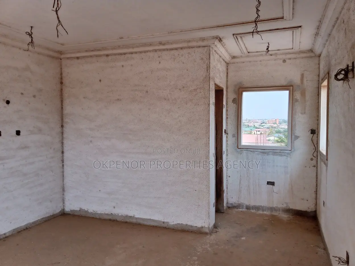 20bdrm House in Airport Hills, Accra Metropolitan for sale
