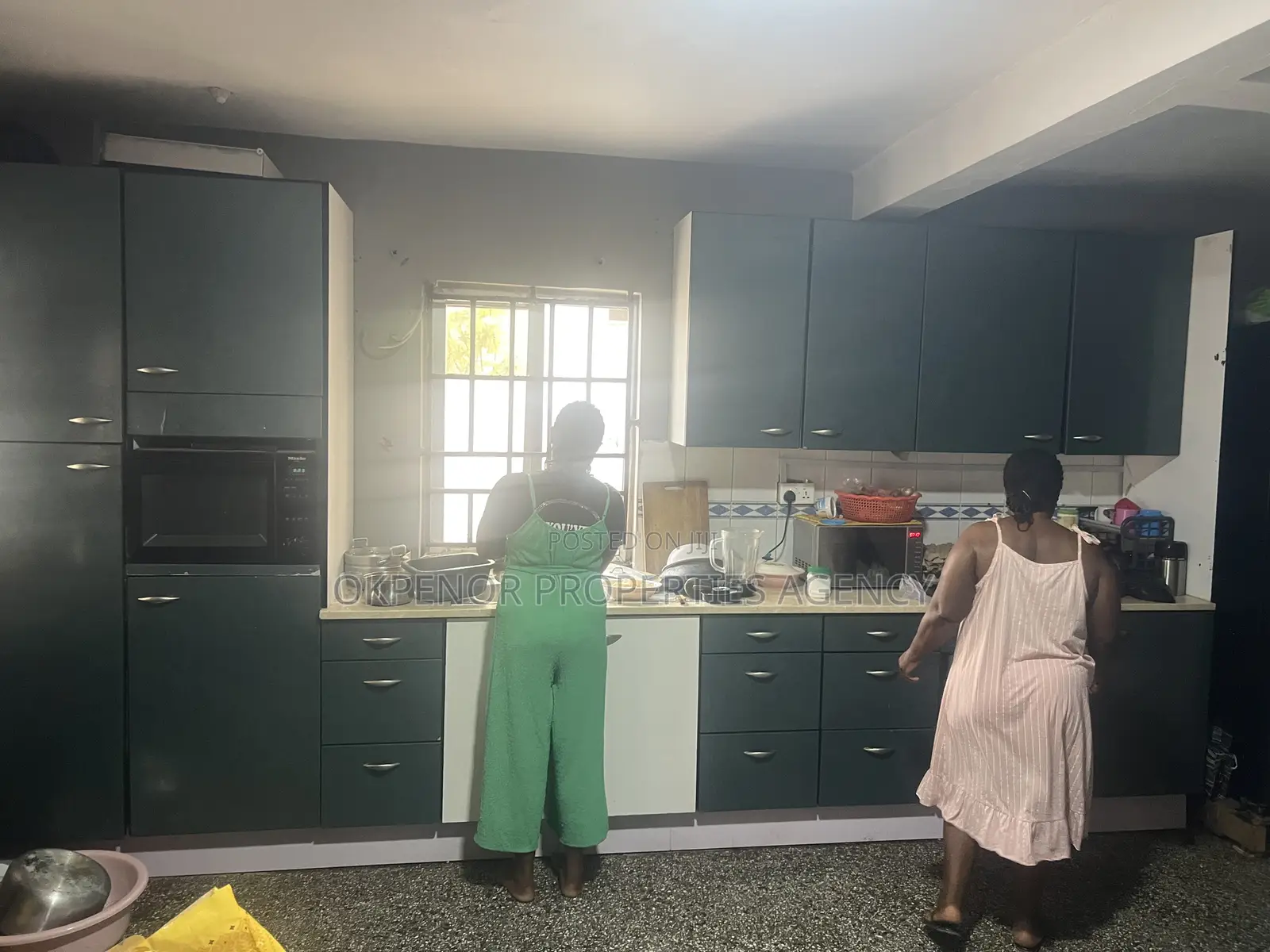 4bdrm House in Nungua Beach, Accra Metropolitan for sale