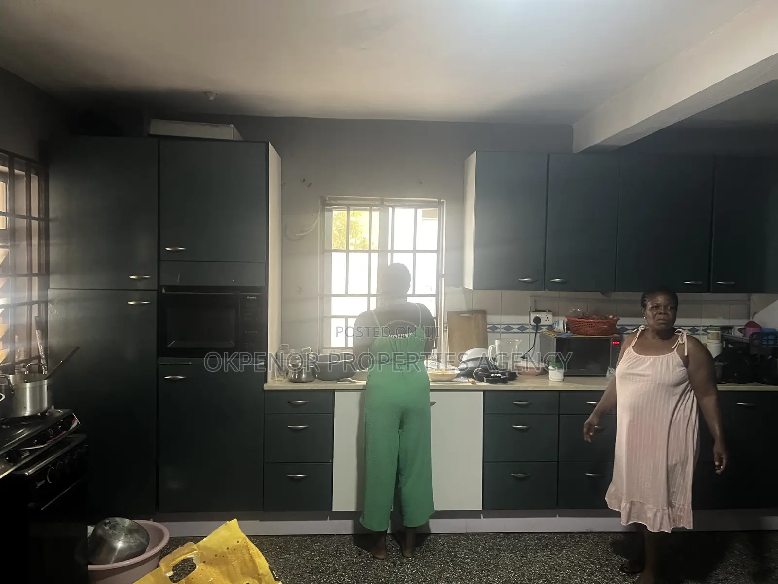 4bdrm House in Nungua Beach, Accra Metropolitan for sale