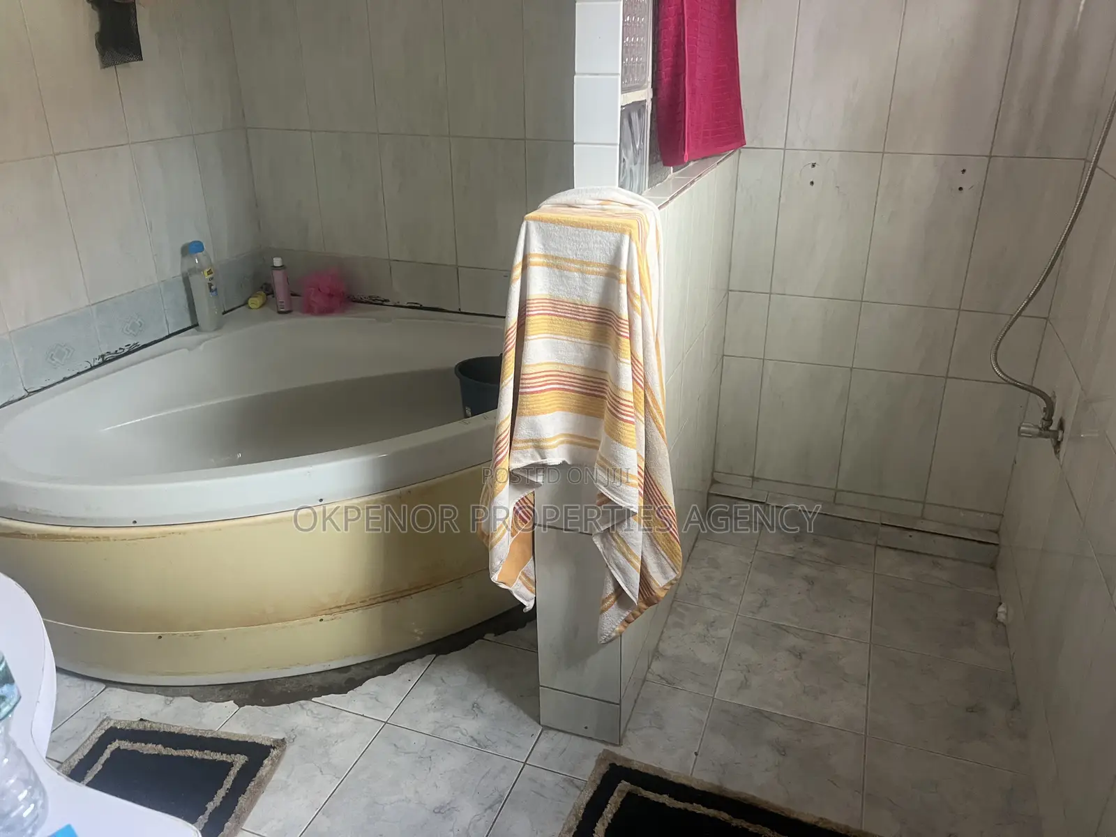 4bdrm House in Nungua Beach, Accra Metropolitan for sale