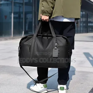 Large Capacity Unisex Duffle Bag With a Smooth Exterior and a Straps