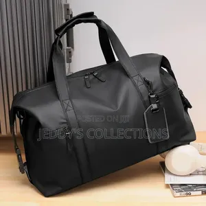 Large Capacity Unisex Duffle Bag With a Smooth Exterior and a Straps