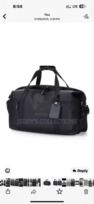 Large Capacity Unisex Duffle Bag With a Smooth Exterior and a Straps