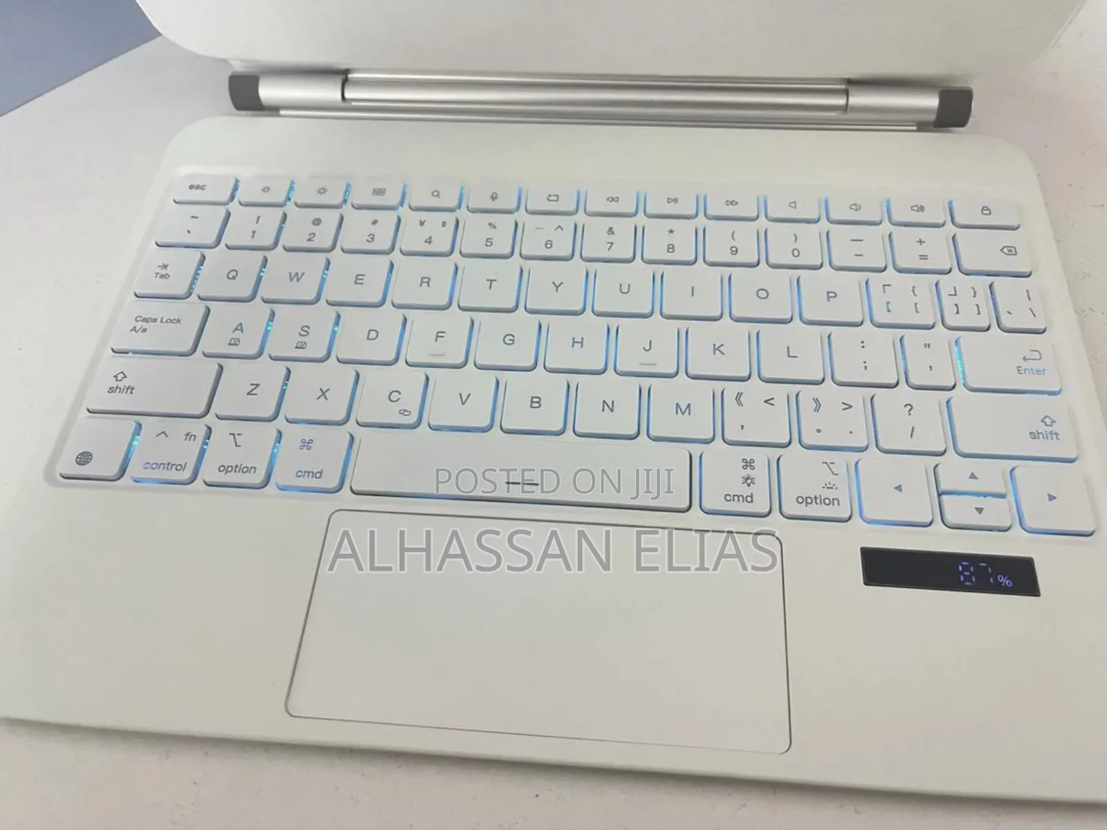 iPad 11th A16 And Apple iPad 10th Generation Magic Keyboard (White)