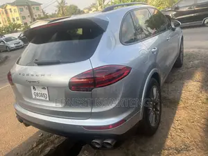Porsche Cayenne S AWD 2018 Gray