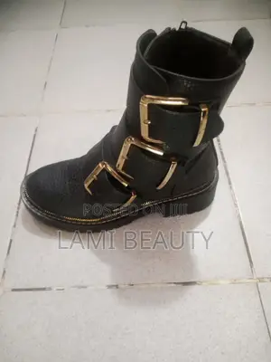 Black Short Boat