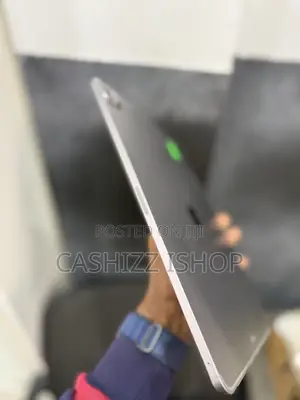Apple iPad Pro 12.9 (2022) 1 TB Gray