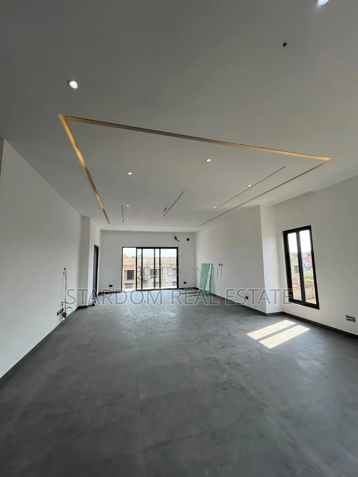 4bdrm Duplex in Adjiringanor, East Legon for sale