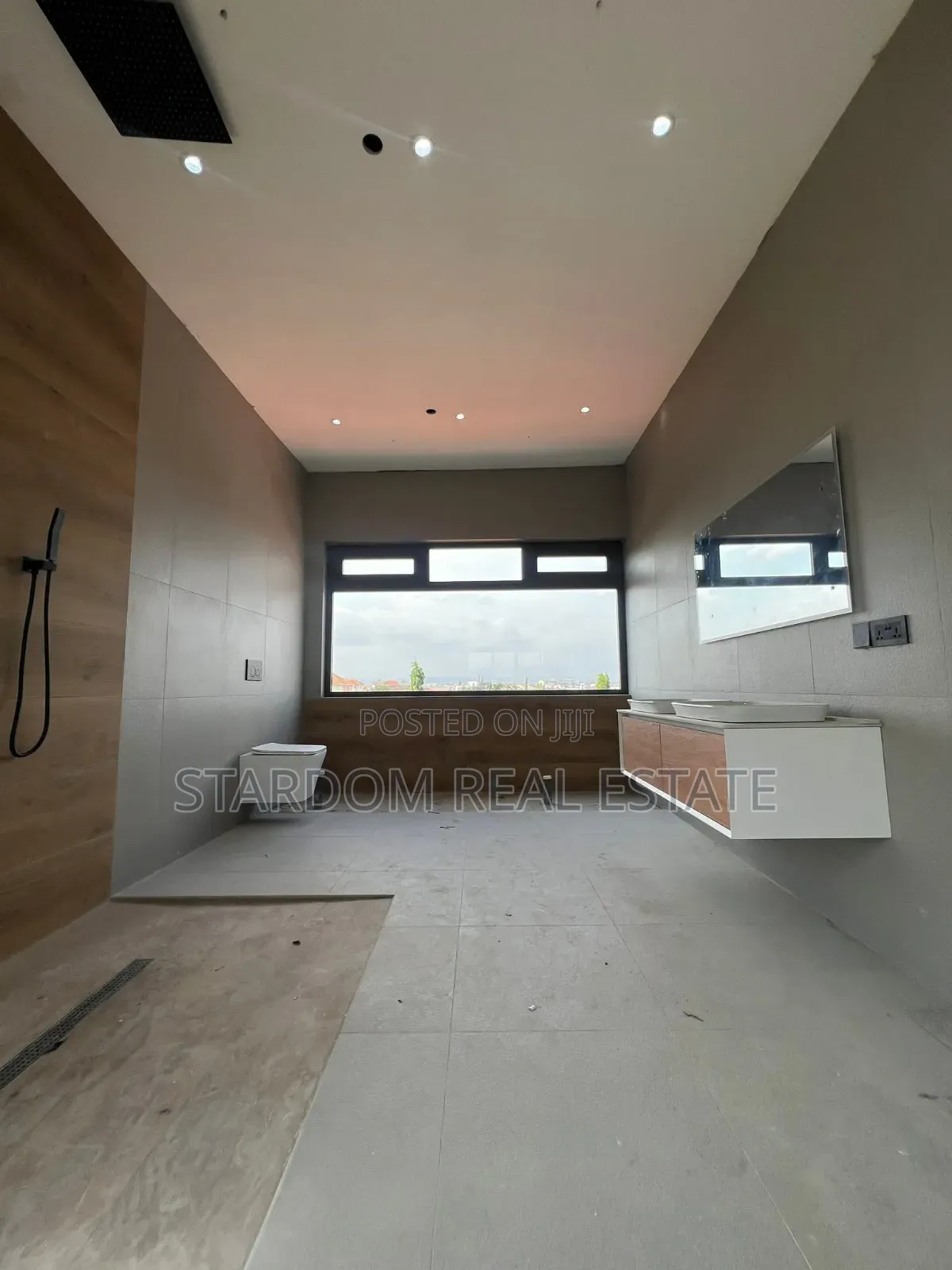 4bdrm Duplex in Adjiringanor, East Legon for sale