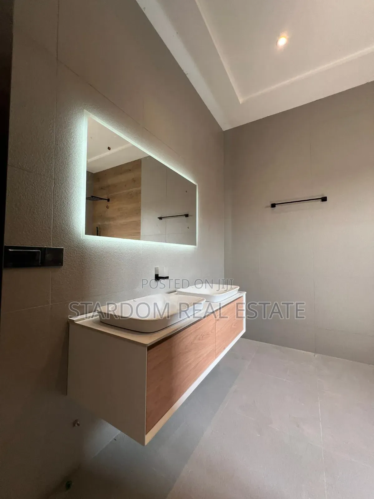 4bdrm Duplex in Adjiringanor, East Legon for sale