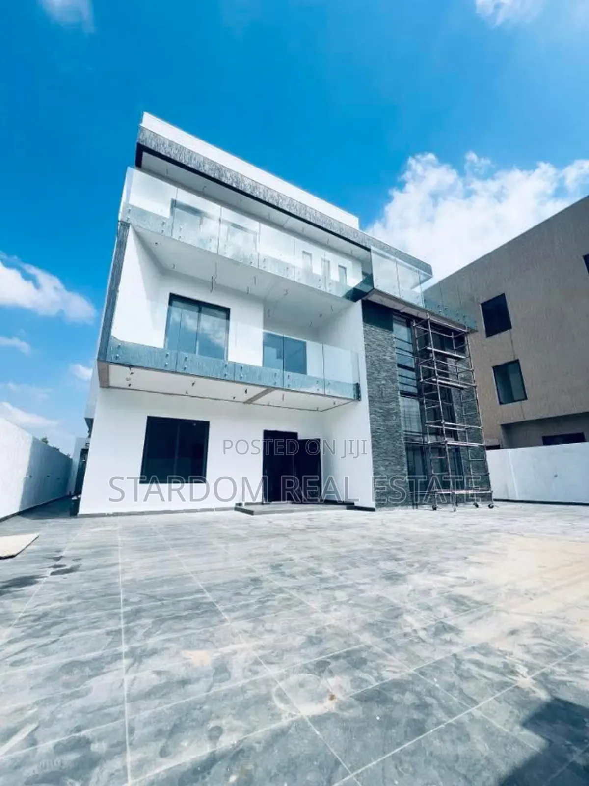 4bdrm Duplex in Adjiringanor, East Legon for sale