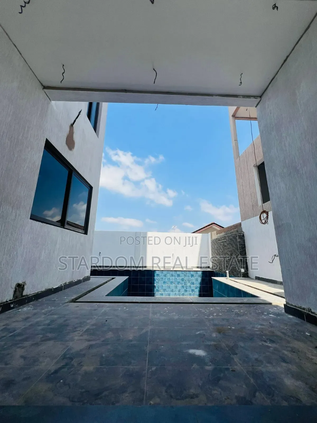 4bdrm Duplex in Adjiringanor, East Legon for sale