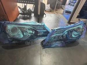 Toyota Rav4 2014 Headlight Pair