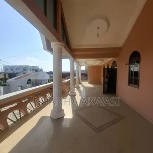 6bdrm House in Community 12, Tema Metropolitan for rent