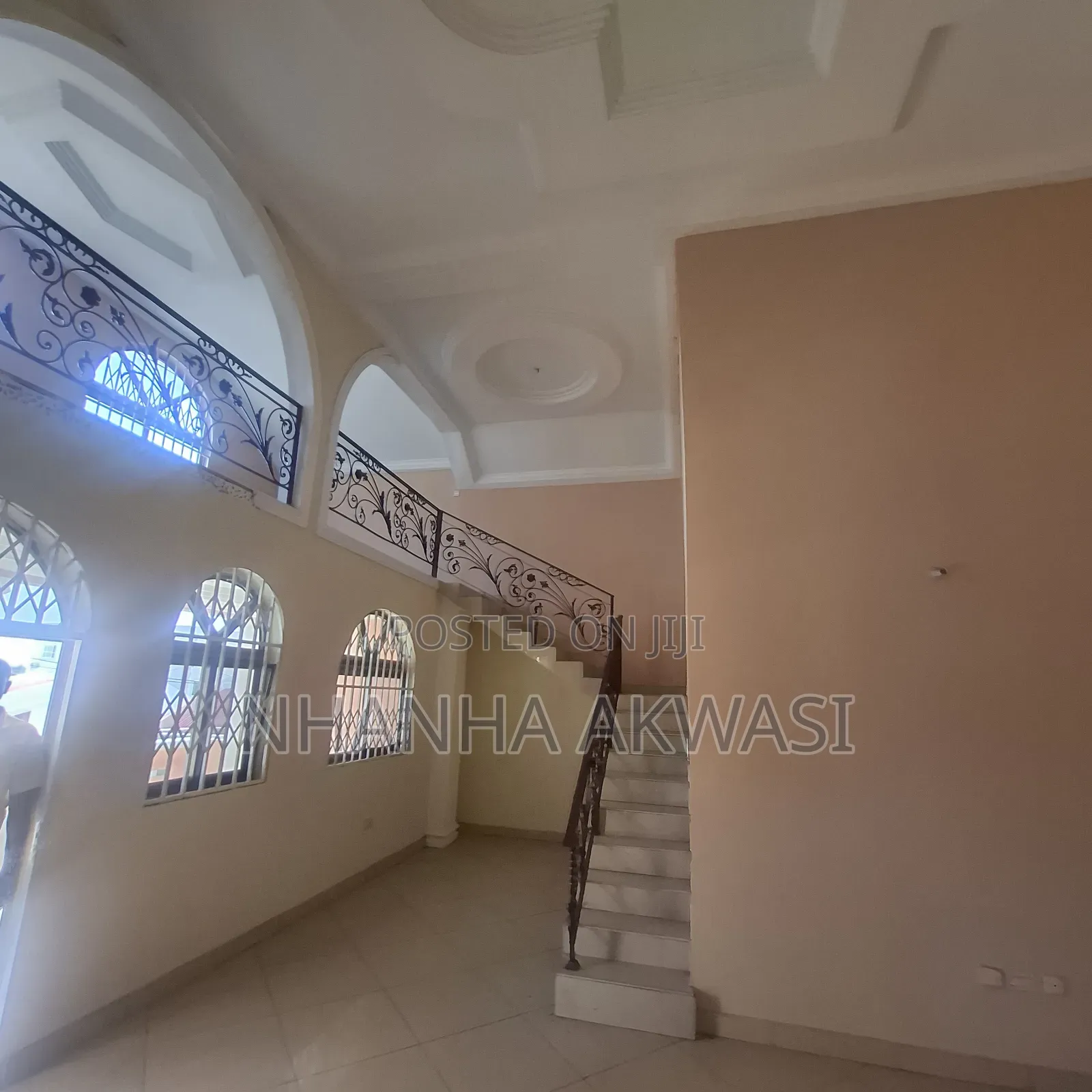 6bdrm House in Community 12, Tema Metropolitan for rent