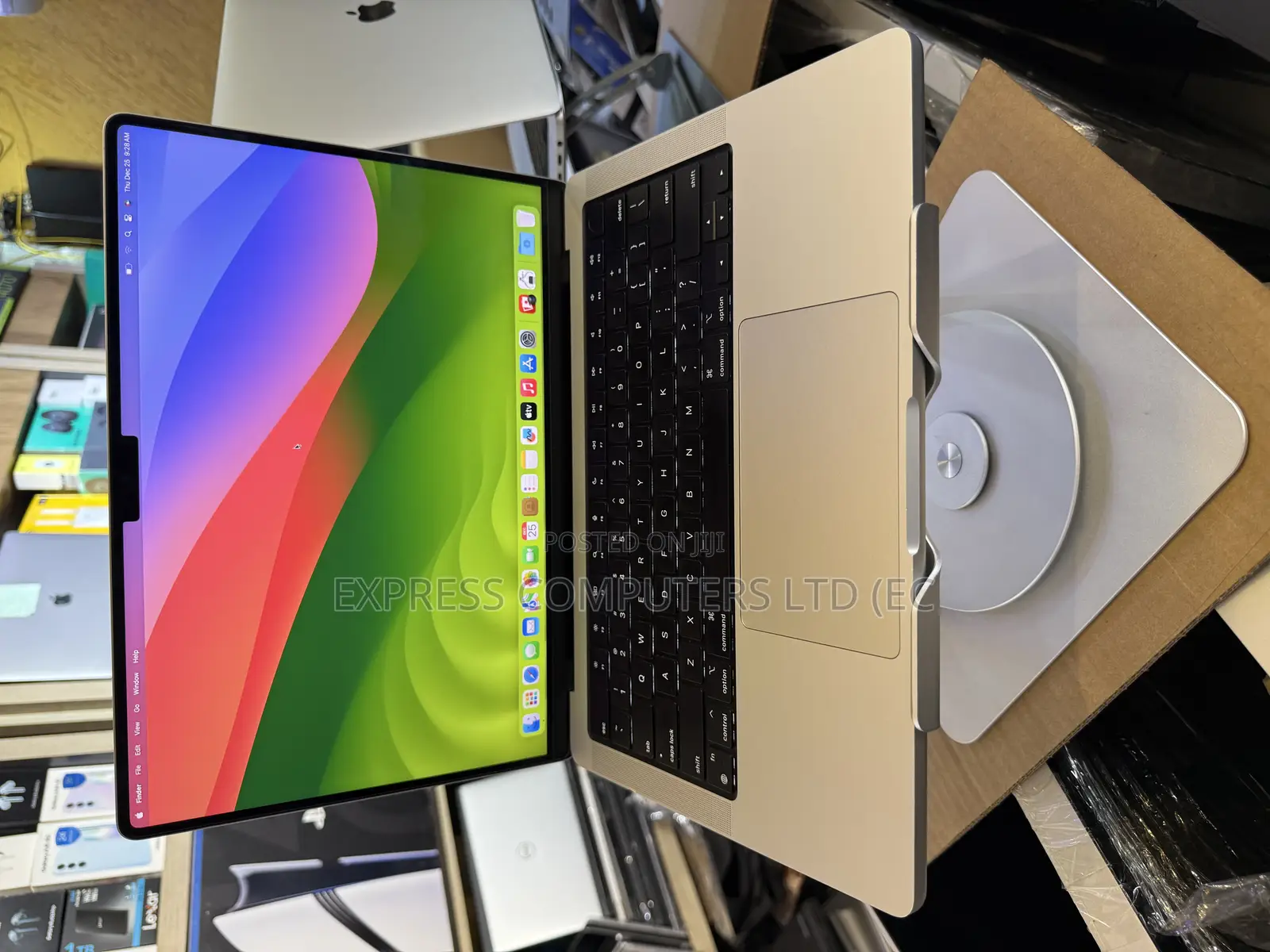 Apple MacBook Pro 2023 M2 Pro 14-Inch 16GB Apple M2 SSHD (Hybrid) 512GB