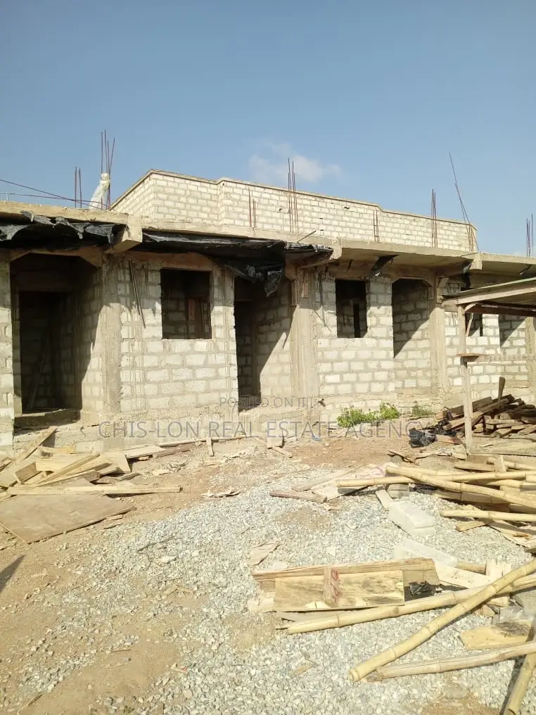 6bdrm Block of Flats in Kasoa Milliunm City for sale