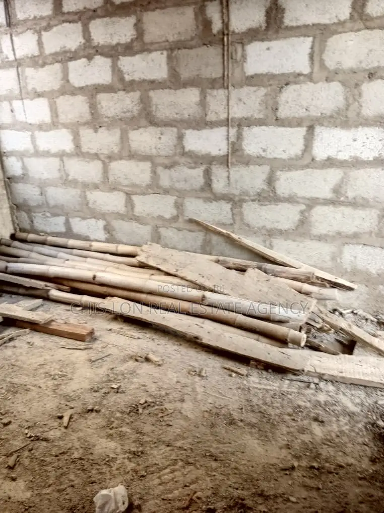 6bdrm Block of Flats in Kasoa Milliunm City for sale
