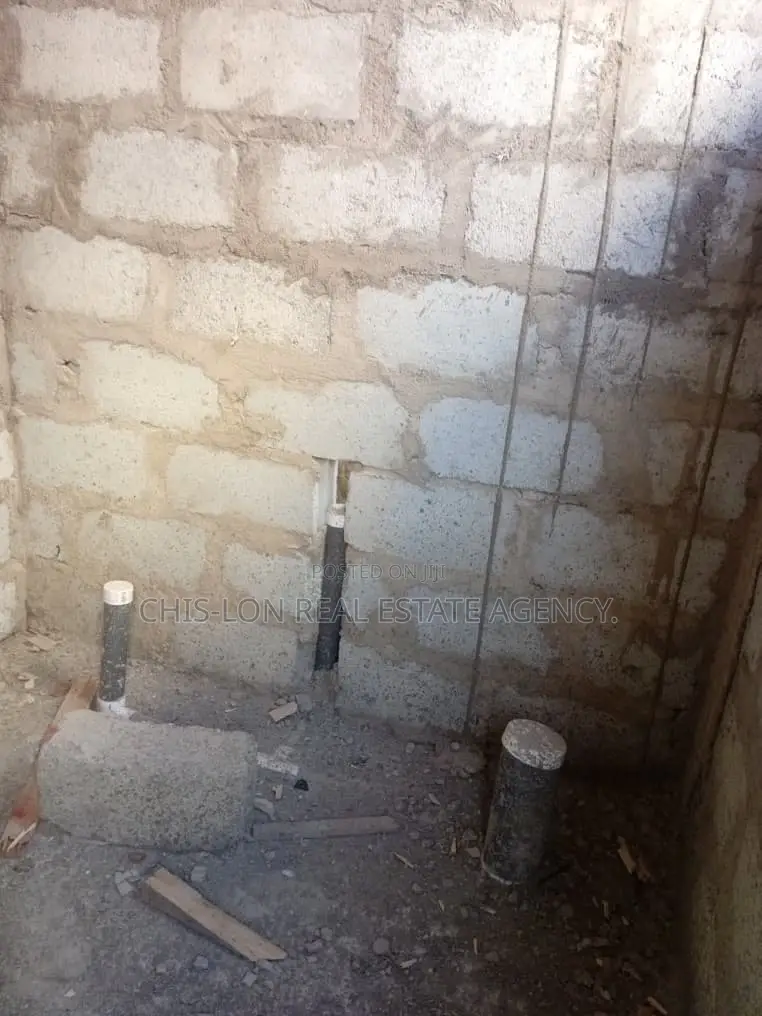 6bdrm Block of Flats in Kasoa Milliunm City for sale