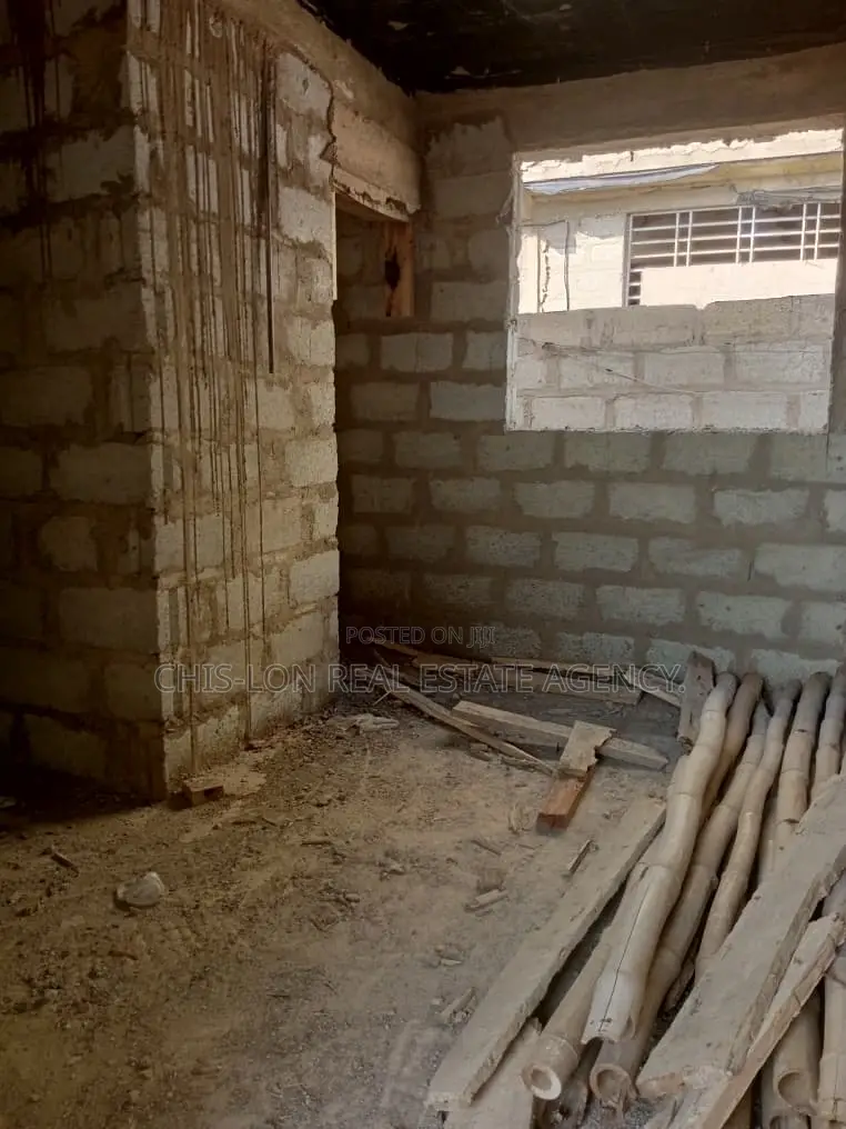 6bdrm Block of Flats in Kasoa Milliunm City for sale